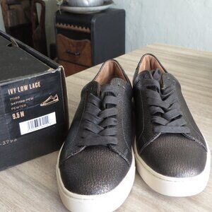 FRYE METALLIC LACE UPS SIZE 9.5 NEW IN BOX